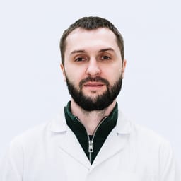 Портретный снимок врача, приём в городе Астана