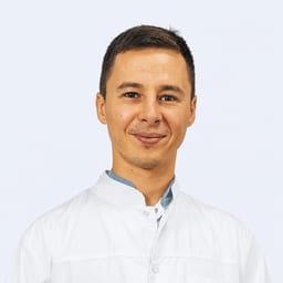 Портретный снимок врача, приём в городе Алматы