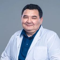 Портретный снимок врача, приём в городе Астана