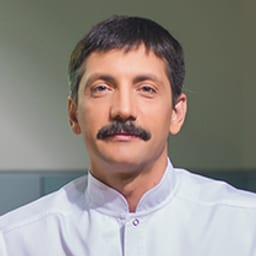 Портретный снимок врача, приём в городе Алматы