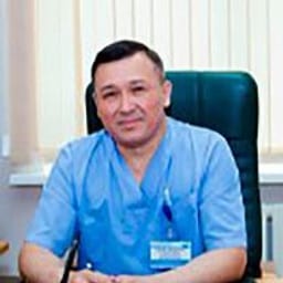 Портретный снимок врача, приём в городе Астана