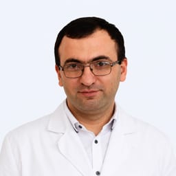 Портретный снимок врача, приём в городе Алматы