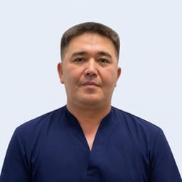 Портретный снимок врача, приём в городе Астана