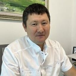 Портретный снимок врача, приём в городе Астана