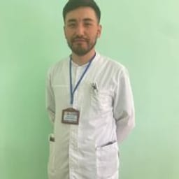 Портретный снимок врача, приём в городе Астана