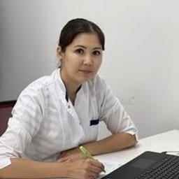 Портретный снимок врача, приём в городе Астана