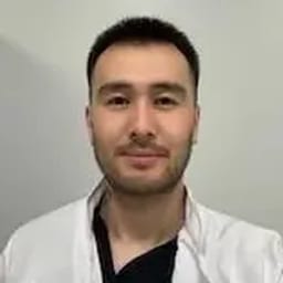 Портретный снимок врача, приём в городе Алматы
