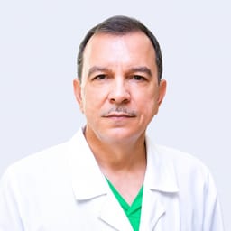 Портретный снимок врача, приём в городе Алматы