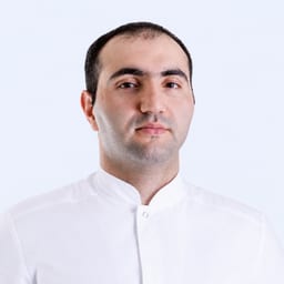 Портретный снимок врача, приём в городе Алматы