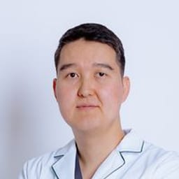 Портретный снимок врача, приём в городе Астана