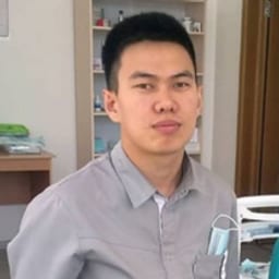 Портретный снимок врача, приём в городе Астана