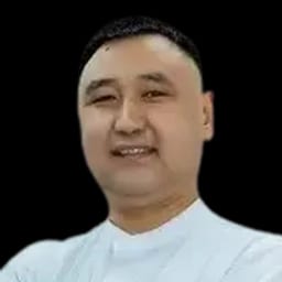 Портретный снимок врача, приём в городе Астана