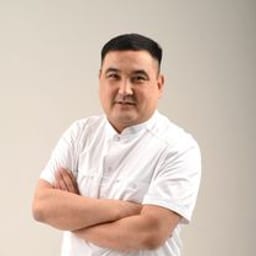 Портретный снимок врача, приём в городе Астана