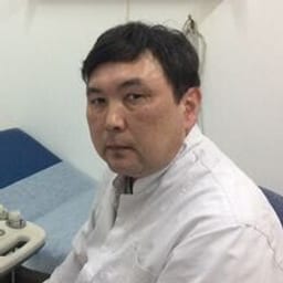 Портретный снимок врача, приём в городе Алматы