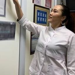 Портретный снимок врача, приём в городе Астана