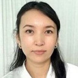 Портретный снимок врача, приём в городе Астана