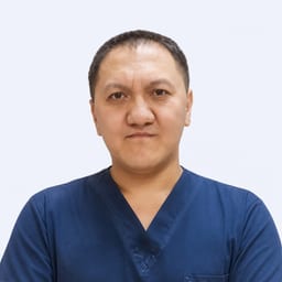 Портретный снимок врача, приём в городе Астана