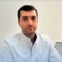 Портретный снимок врача, приём в городе Алматы