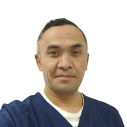 Портретный снимок врача, приём в городе Астана