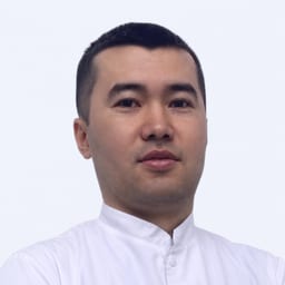 Портретный снимок врача, приём в городе Астана