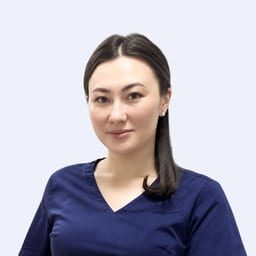Портретный снимок врача, приём в городе Астана