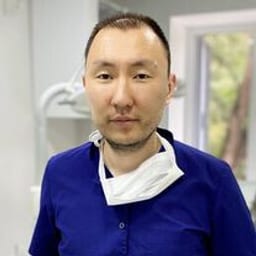 Портретный снимок врача, приём в городе Алматы