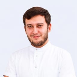 Портретный снимок врача, приём в городе Алматы