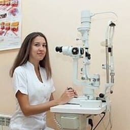 Портретный снимок врача, приём в городе Алматы