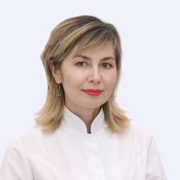 Портретный снимок врача, приём в городе Астана