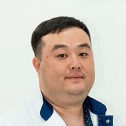 Портретный снимок врача, приём в городе Астана