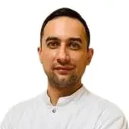 Портретный снимок врача, приём в городе Астана