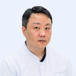 Портретный снимок врача, приём в городе Алматы
