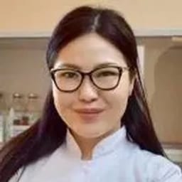 Портретный снимок врача, приём в городе Астана