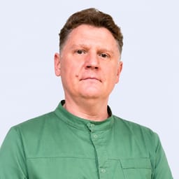 Портретный снимок врача, приём в городе Алматы