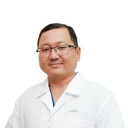 Портретный снимок врача, приём в городе Алматы