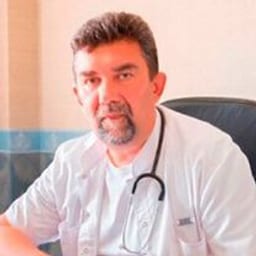 Портретный снимок врача, приём в городе Астана