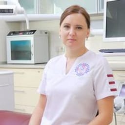Портретный снимок врача, приём в городе Алматы