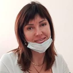 Портретный снимок врача, приём в городе Астана