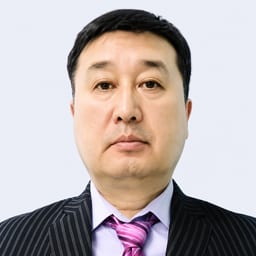 Портретный снимок врача, приём в городе Астана