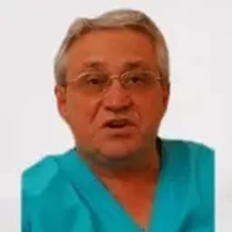 Портретный снимок врача, приём в городе Астана