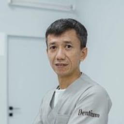 Портретный снимок врача, приём в городе Астана