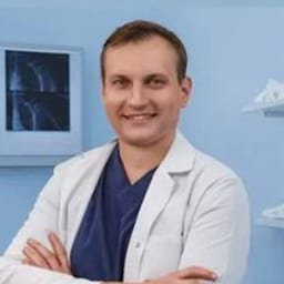 Портретный снимок врача, приём в городе Астана
