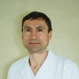 Портретный снимок врача, приём в городе Астана