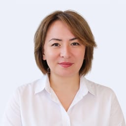 Портретный снимок врача, приём в городе Астана