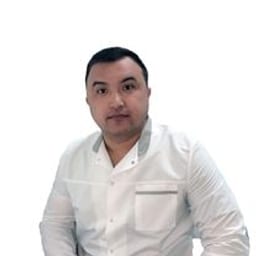 Портретный снимок врача, приём в городе Астана