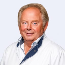 Портретный снимок врача, приём в городе Астана