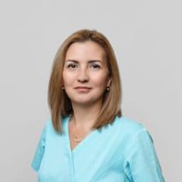 Портретный снимок врача, приём в городе Астана