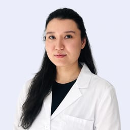 Портретный снимок врача, приём в городе Астана