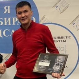 Портретный снимок врача, приём в городе Алматы