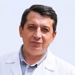 Портретный снимок врача, приём в городе Астана